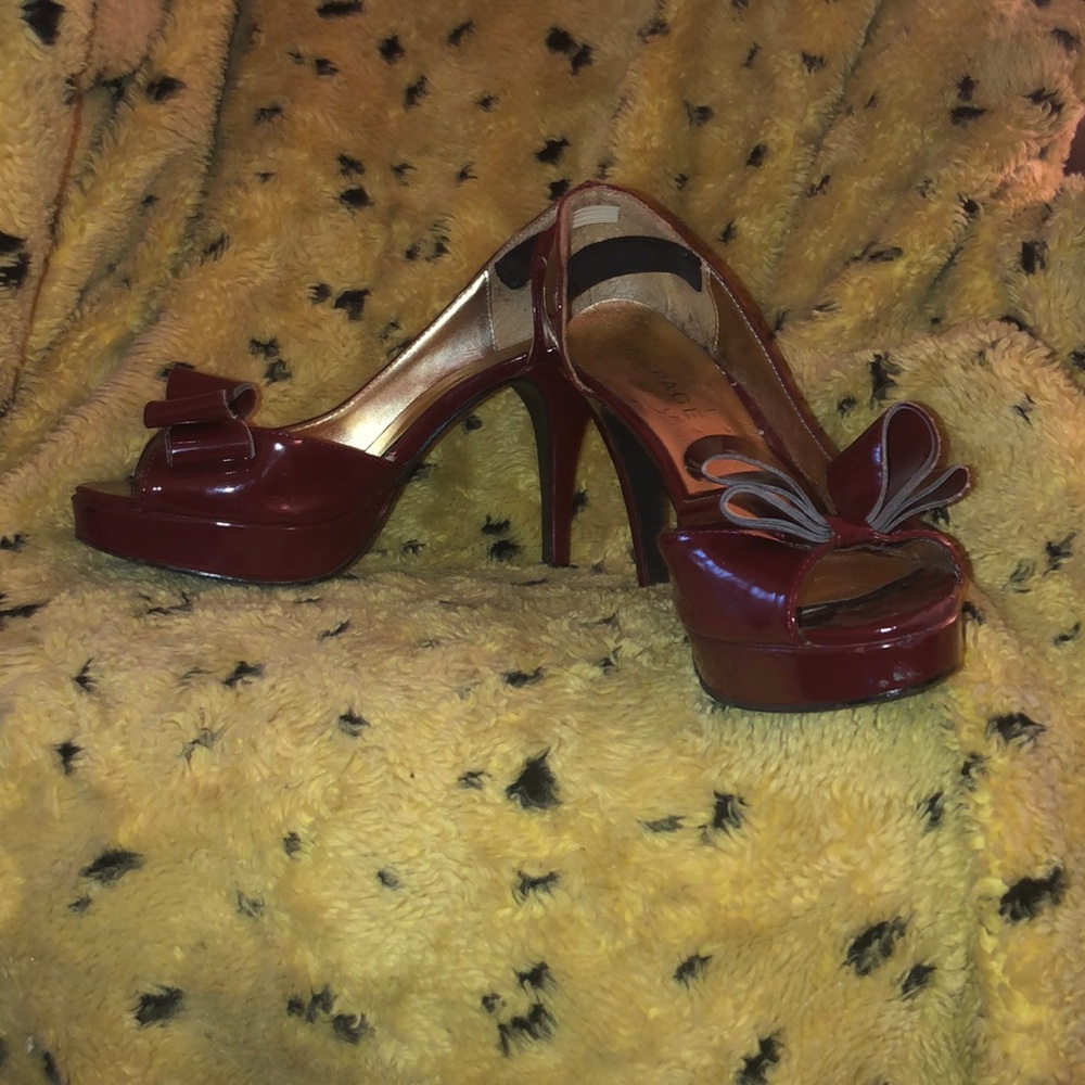 Burgundy peep toe pump with cute bow